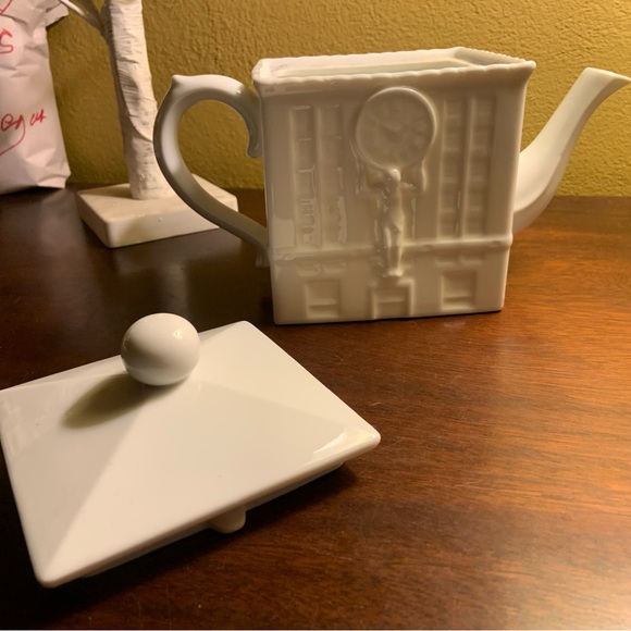 TIFFANY AND COMPANY VINTAGE WHITE TEAPOT - Picture 7 of 16